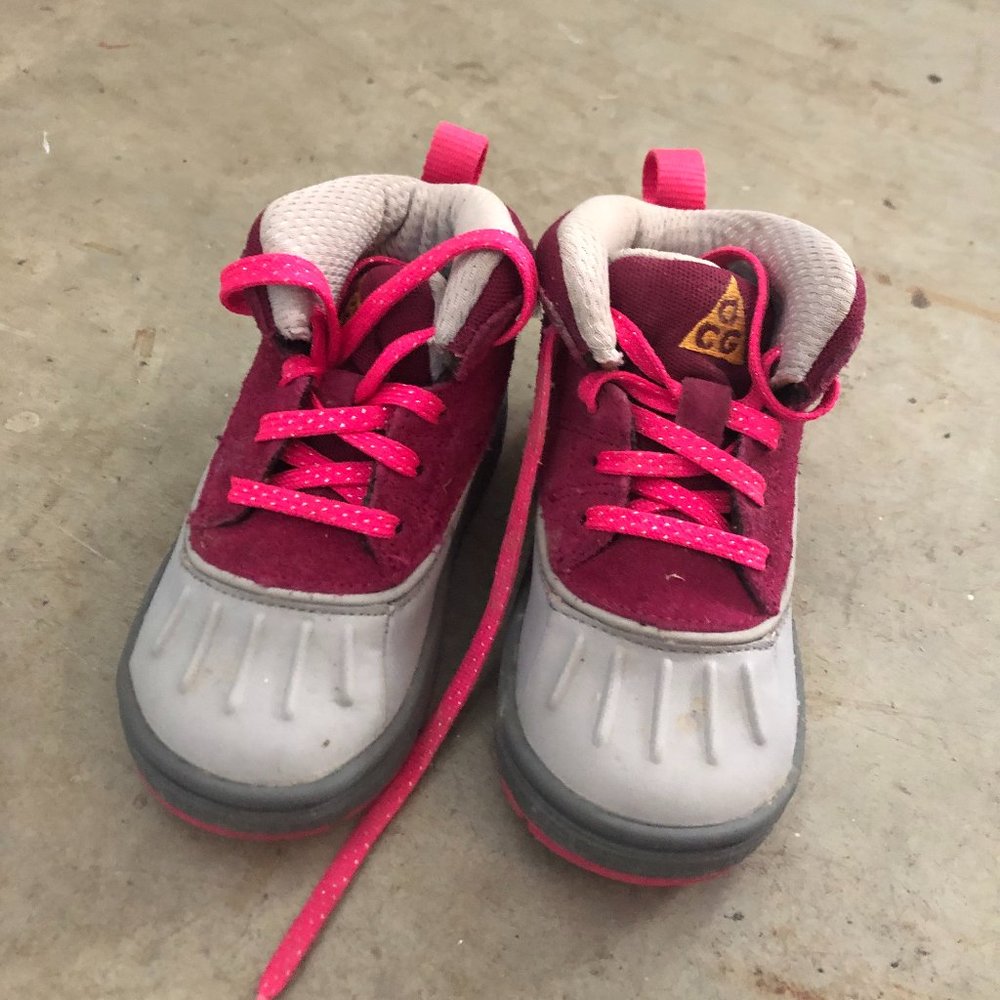 Size 6C nike shoes